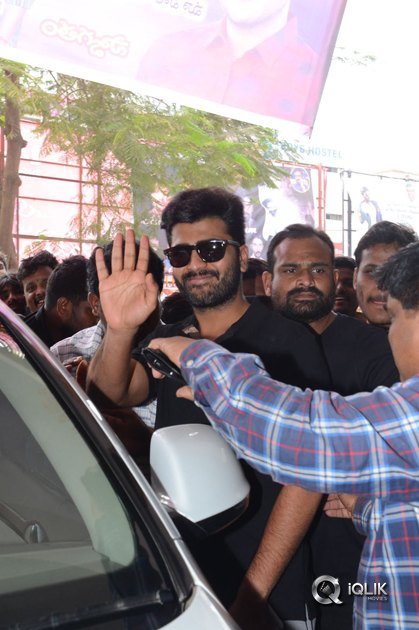 Shatamanam-Bhavati-Movie-Team-At-Sandhya-Theatre